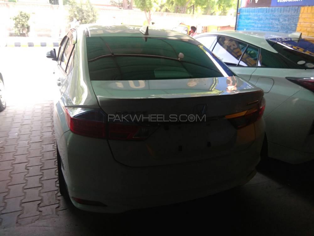 Honda Grace Hybrid 2015 for Sale in Bahawalpur Honda Grace Hybrid 2015 for Sale in Bahawalpur Image-6
