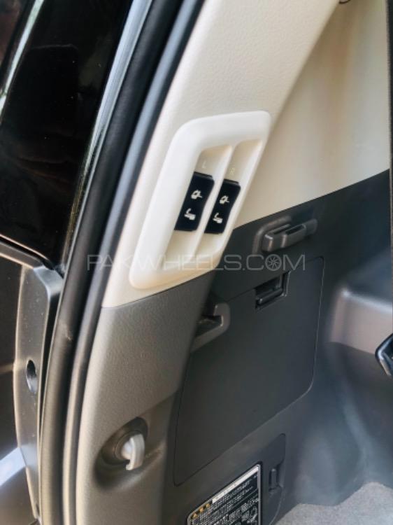 Toyota Prado 2010 for Sale in Lahore Toyota Prado 2010 for Sale in Lahore Image-12
