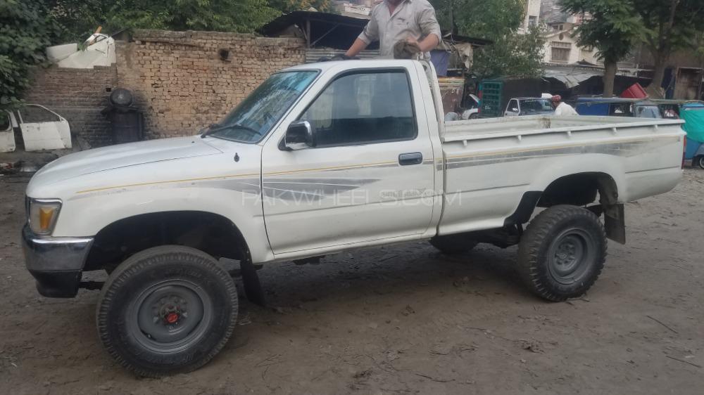 Toyota Hilux 1995 for Sale in Swatmingora Image-1