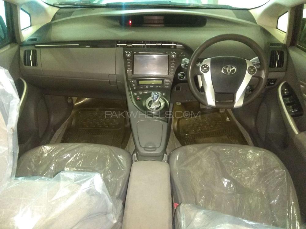 Toyota Prius 2010 for Sale in Karachi Toyota Prius 2010 for Sale in Karachi Image-14