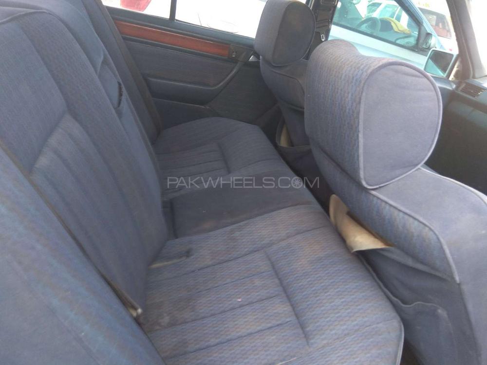 Mercedes Benz E Class 1990 for Sale in Peshawar Mercedes Benz E Class 1990 for Sale in Peshawar Image-5