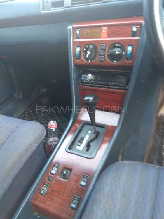 Mercedes Benz E Class 1990 for Sale in Peshawar Mercedes Benz E Class 1990 for Sale in Peshawar Image-8