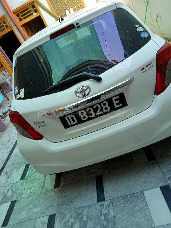 Toyota Vitz 2011 for Sale in Mardan Image-1