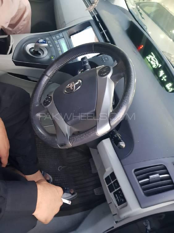 Toyota Prius 2011 for Sale in Multan Toyota Prius 2011 for Sale in Multan Image-5