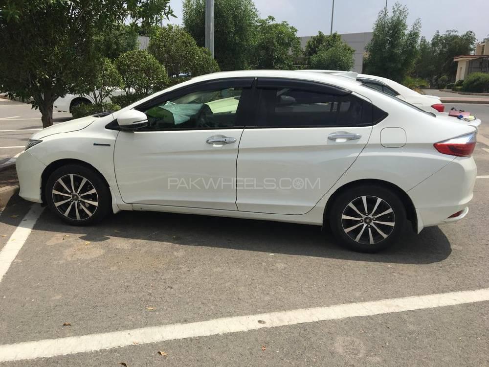 Honda Grace Hybrid 2015 for Sale in Multan Honda Grace Hybrid 2015 for Sale in Multan Image-16
