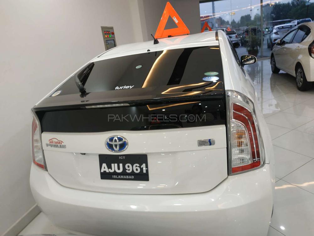 ٹویوٹا پریوس 2015 for Sale in پشاور ٹویوٹا پریوس 2015 for Sale in پشاور Image-2