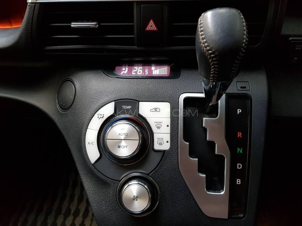 Toyota Sienta 2015 for Sale in Karachi Toyota Sienta 2015 for Sale in Karachi Image-17