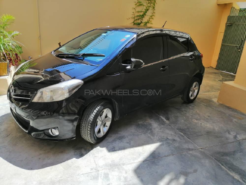 Toyota Vitz 2011 for Sale in Mansehra Image-1