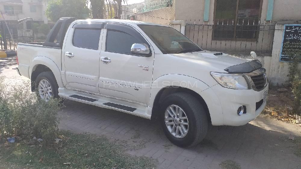 Toyota Hilux 2014 for Sale in Sialkot Toyota Hilux 2014 for Sale in Sialkot Image-4