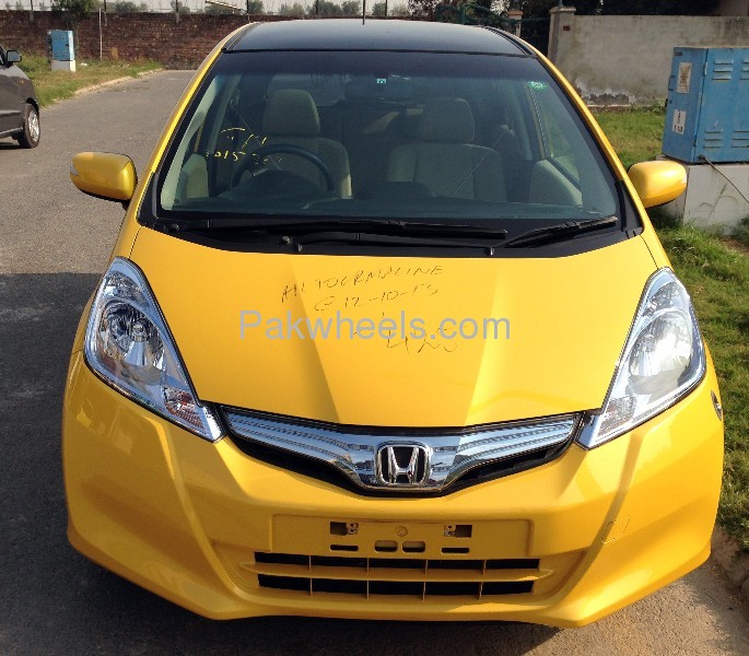 Honda Fit 2010 for Sale in Lahore Image-1