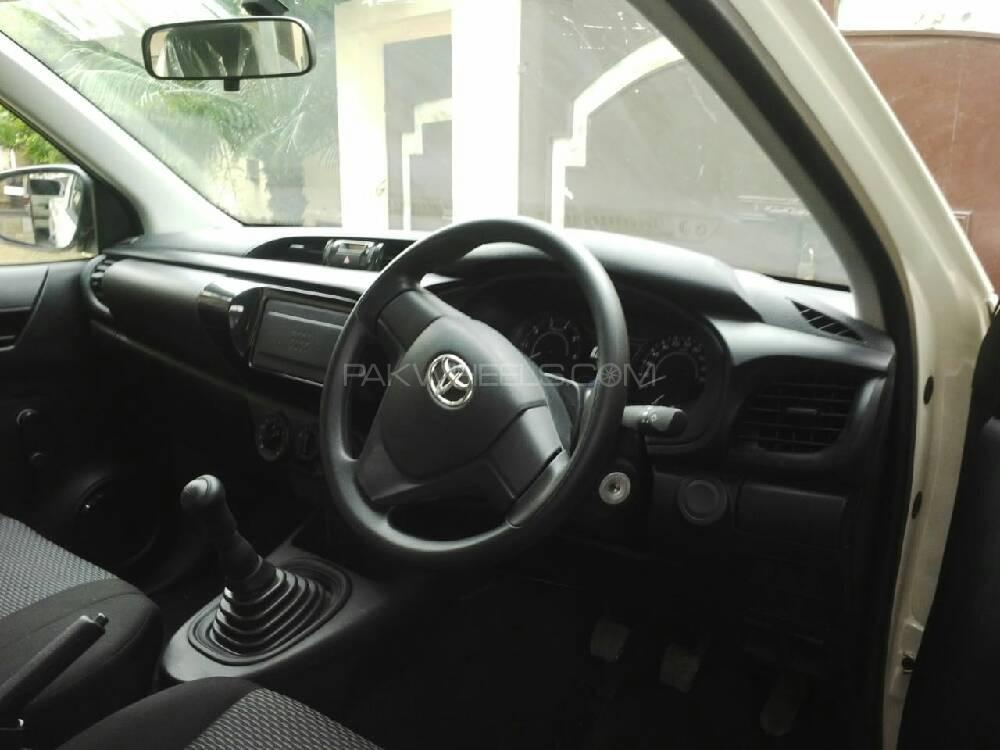 Toyota Hilux 2018 for Sale in Karachi Toyota Hilux 2018 for Sale in Karachi Image-5