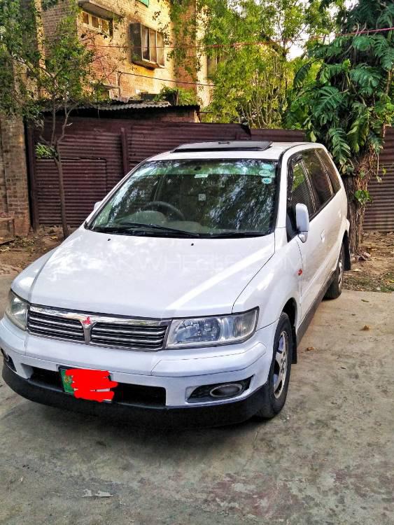 Mitsubishi Chariot 2000 for Sale in Lahore Image-1