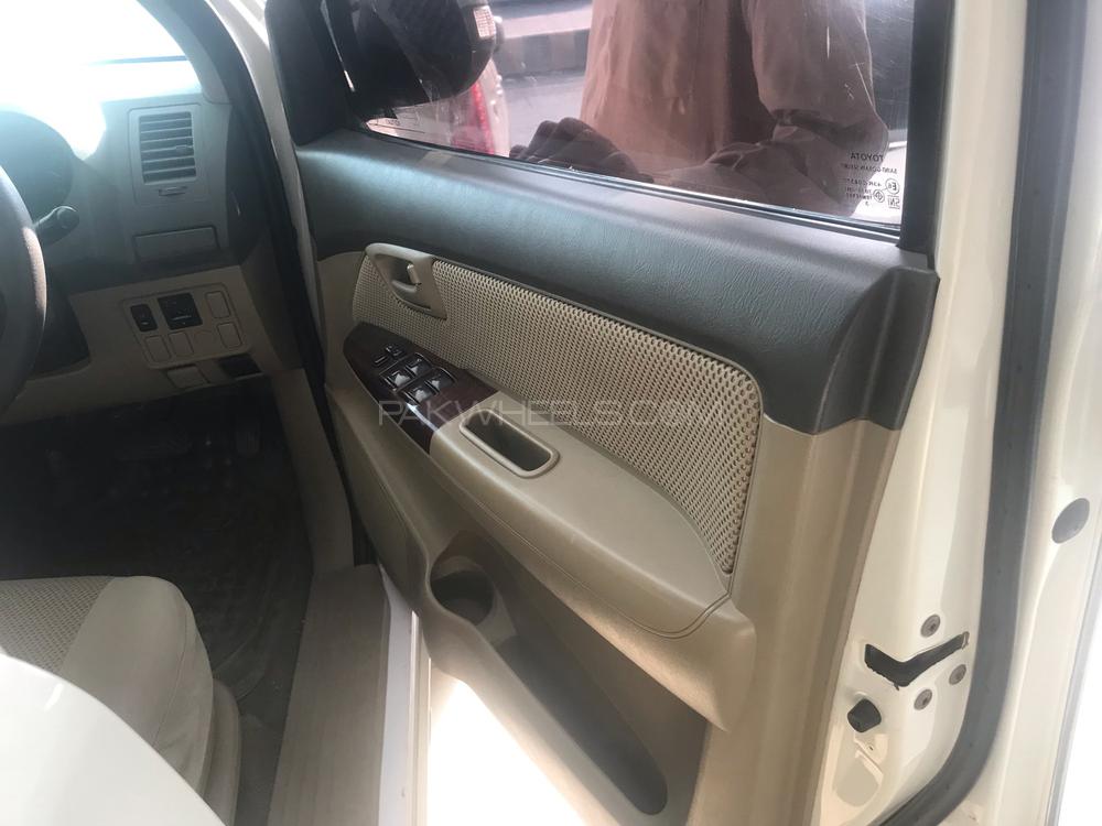 Toyota Hilux 2013 for Sale in Lahore Toyota Hilux 2013 for Sale in Lahore Image-4