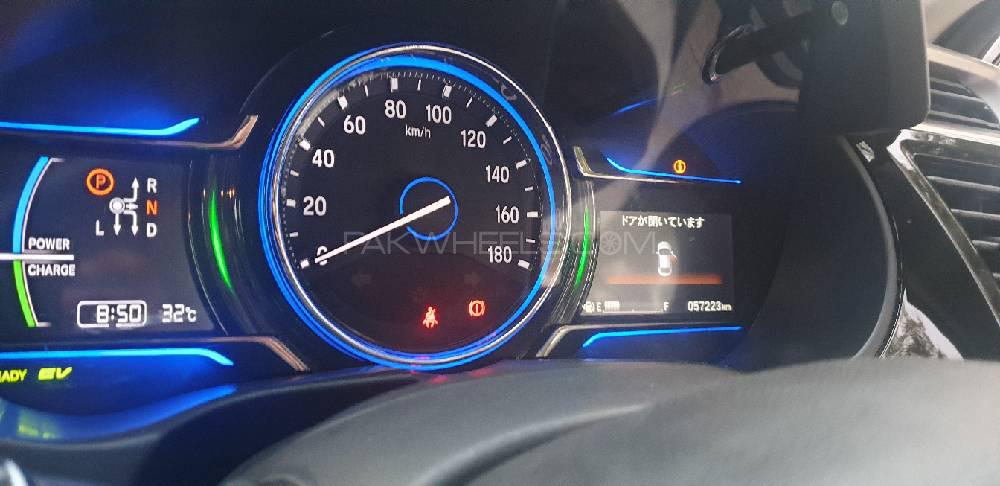 Honda Grace Hybrid 2015 for Sale in Karachi Honda Grace Hybrid 2015 for Sale in Karachi Image-9