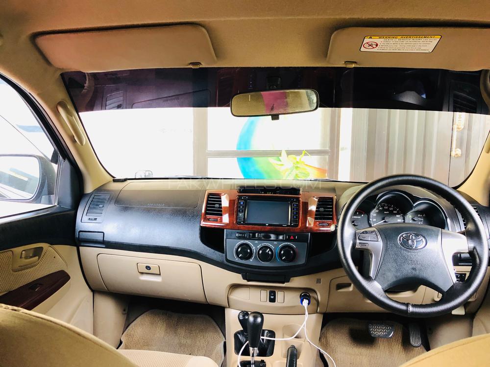 Toyota Hilux 2015 for Sale in Karachi Toyota Hilux 2015 for Sale in Karachi Image-12