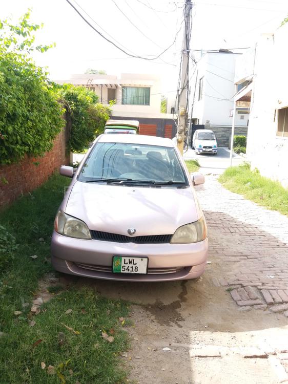 Toyota Platz 2000 for Sale in Lahore Image-1