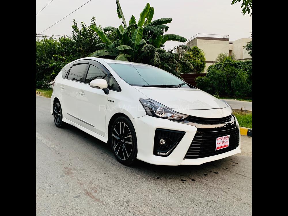 Toyota Prius Alpha 2015 for Sale in Lahore Image-1