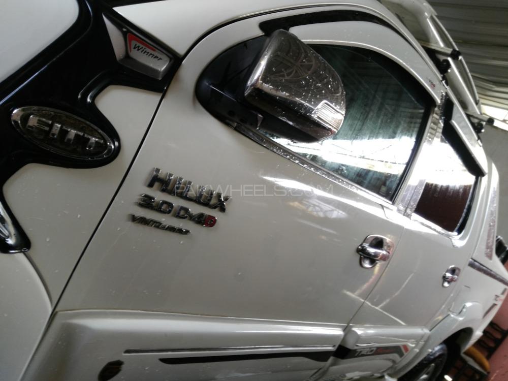 Toyota Hilux 2011 for Sale in Karachi Toyota Hilux 2011 for Sale in Karachi Image-2