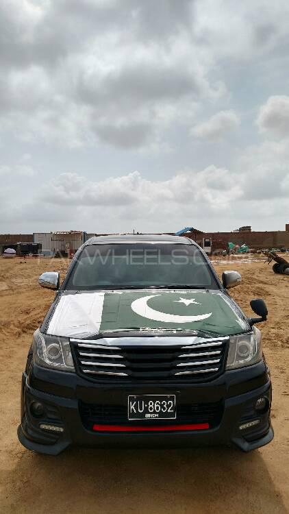 Toyota Hilux 2016 for Sale in Jamshoro Toyota Hilux 2016 for Sale in Jamshoro Image-2