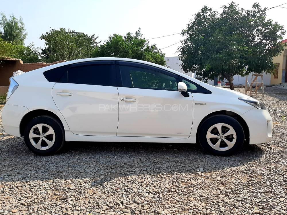 Toyota Prius 2015 for Sale in Peshawar Toyota Prius 2015 for Sale in Peshawar Image-2