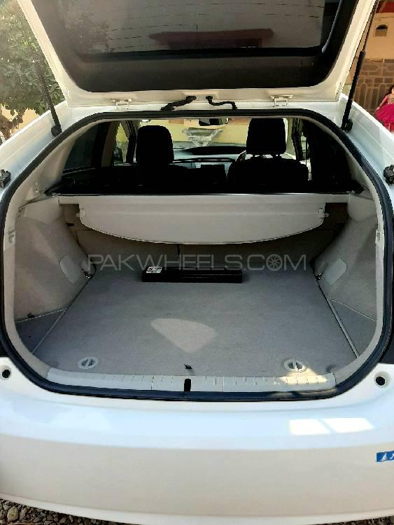 Toyota Prius 2015 for Sale in Peshawar Toyota Prius 2015 for Sale in Peshawar Image-17