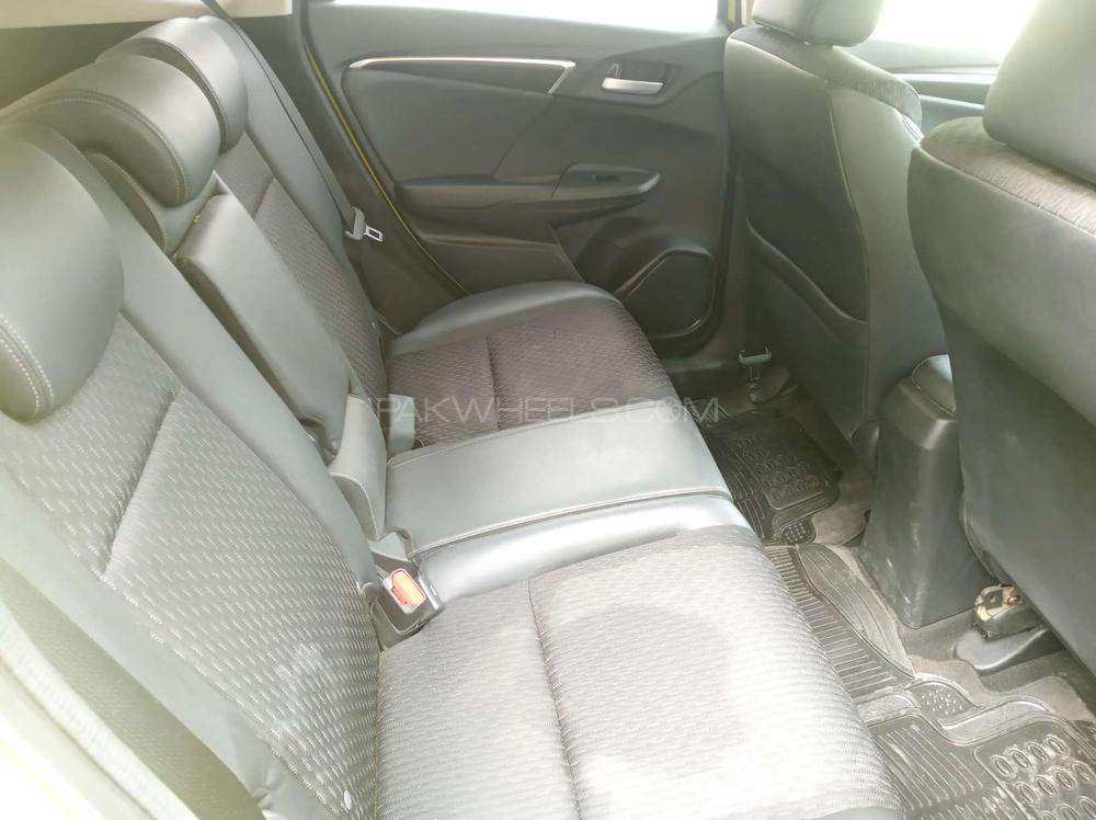 Honda Fit 2015 for Sale in Karachi Honda Fit 2015 for Sale in Karachi Image-10
