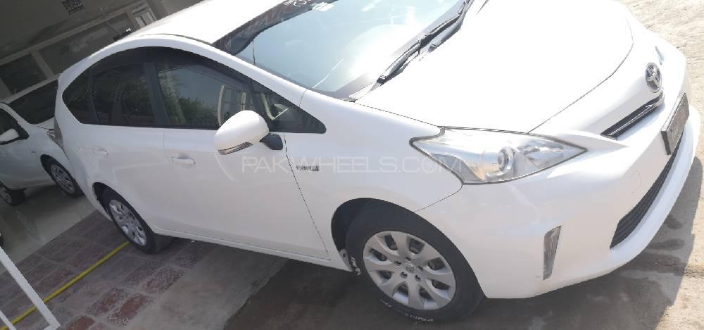 Toyota Prius Alpha 2012 for Sale in Peshawar Toyota Prius Alpha 2012 for Sale in Peshawar Image-4