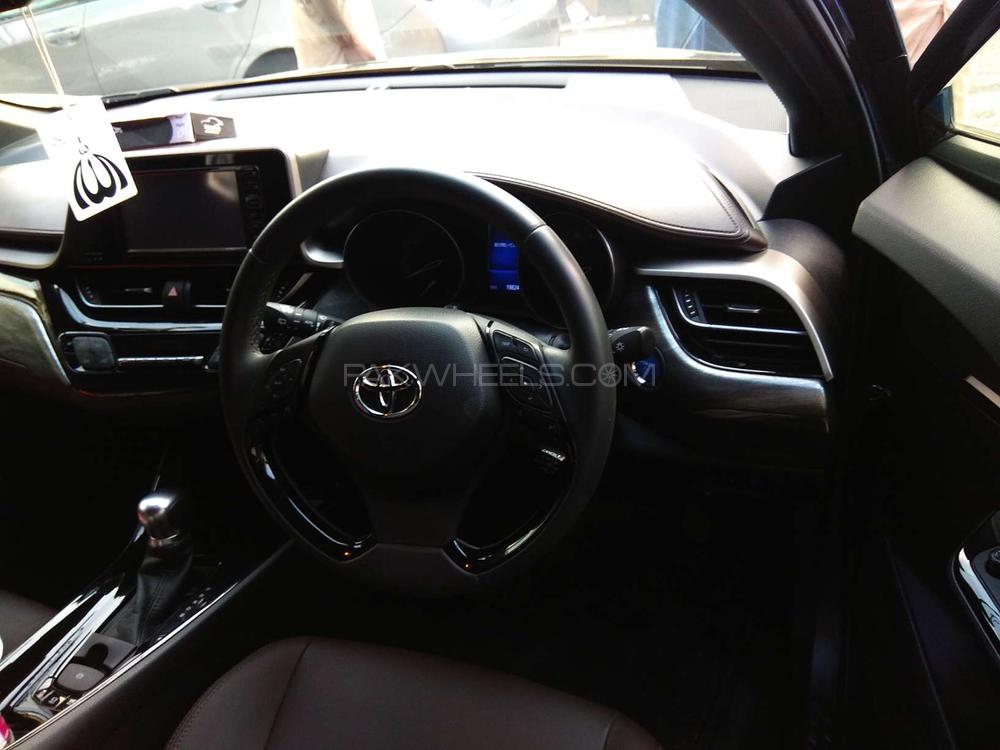 Toyota C-HR 2017 for Sale in Lahore Toyota C-HR 2017 for Sale in Lahore Image-8