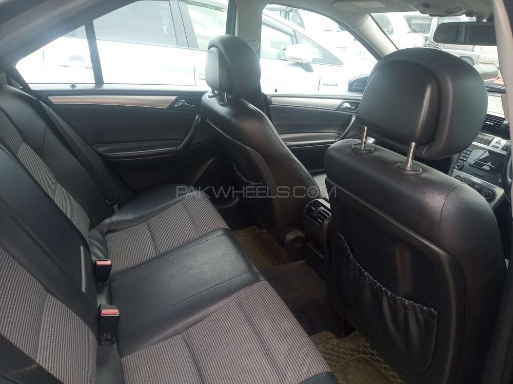 Mercedes Benz C Class 2006 for Sale in Gujranwala Mercedes Benz C Class 2006 for Sale in Gujranwala Image-8