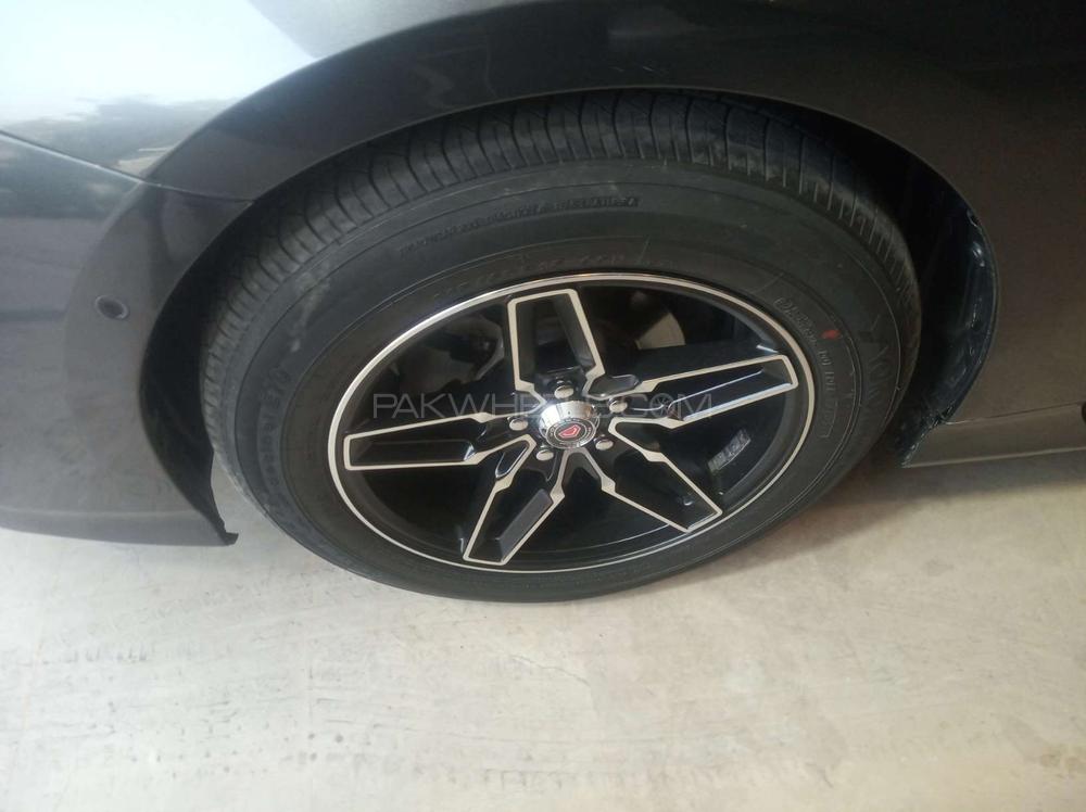 Toyota Prius 2016 for Sale in Faisalabad Toyota Prius 2016 for Sale in Faisalabad Image-3