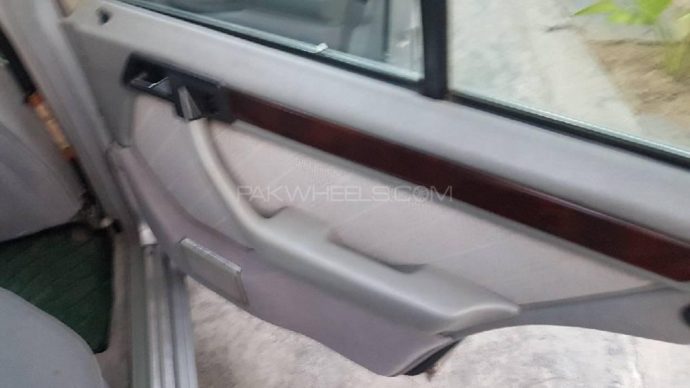Mercedes Benz E Class 1993 for Sale in Mardan Mercedes Benz E Class 1993 for Sale in Mardan Image-16
