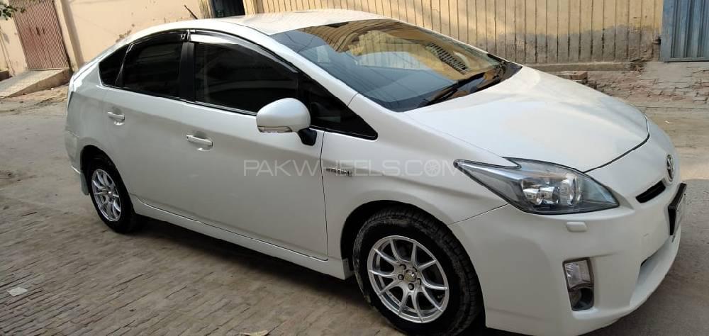 Toyota Prius 2011 for Sale in Arifwala Toyota Prius 2011 for Sale in Arifwala Image-3