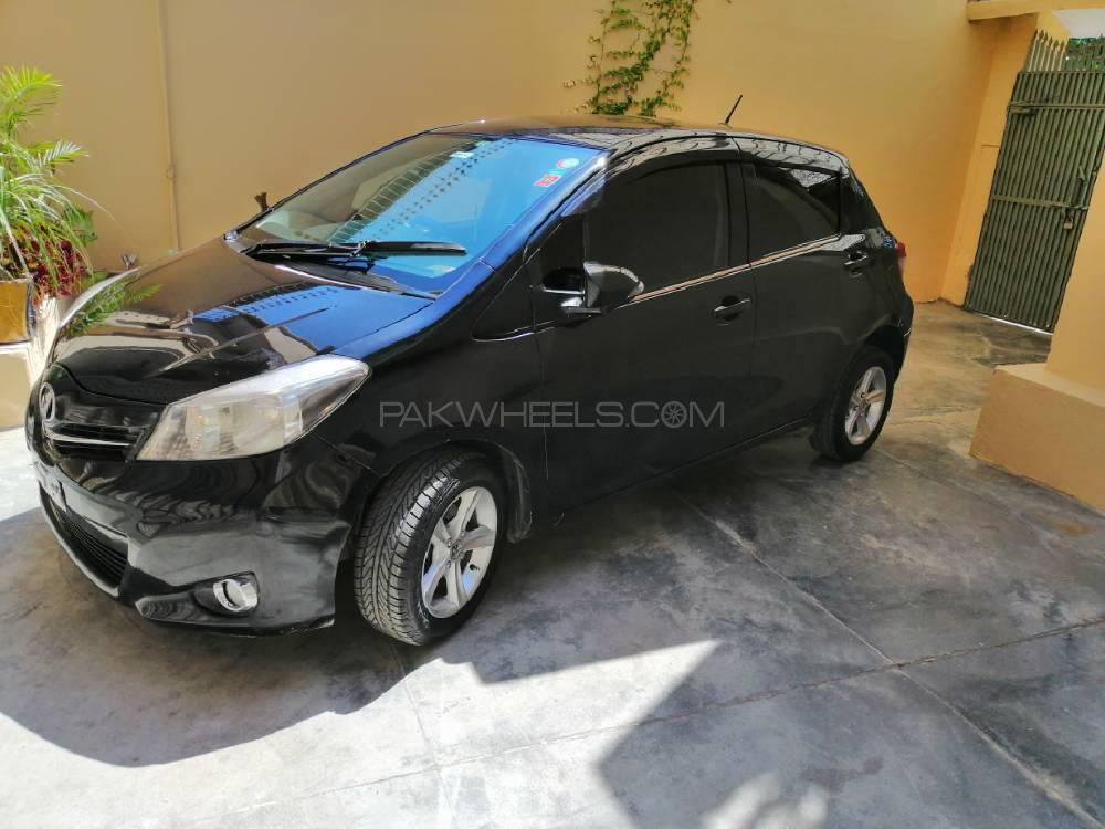Toyota Vitz 2011 for Sale in Mansehra Image-1