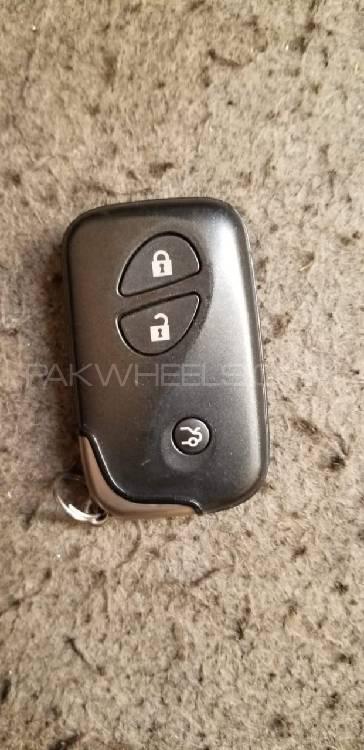 Toyota luxes remote control available Image-1