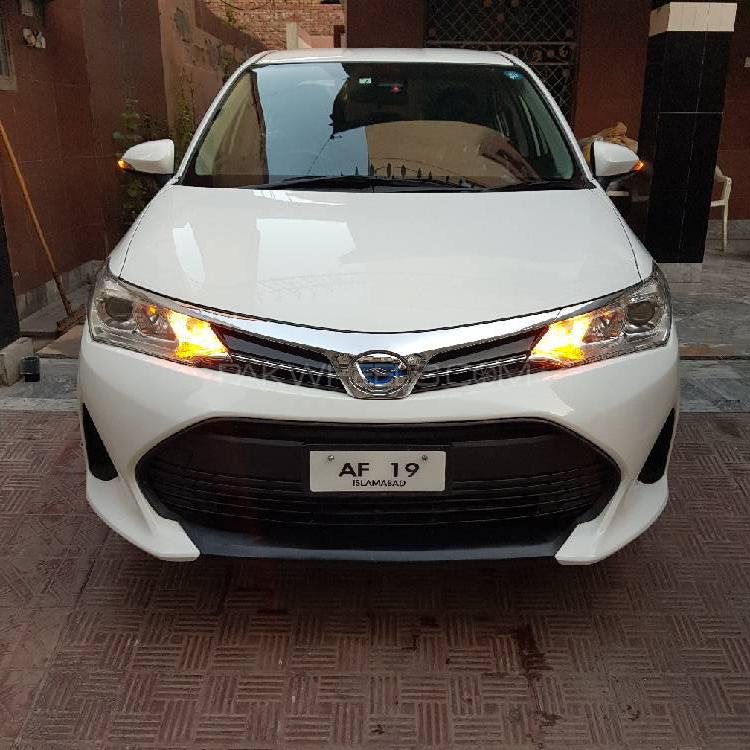 Toyota Corolla Axio 2018 for Sale in Faisalabad Image-1