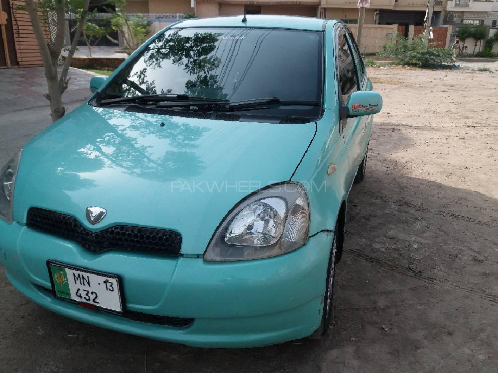 Toyota Vitz 2000 for Sale in Muzaffar Gargh Image-1