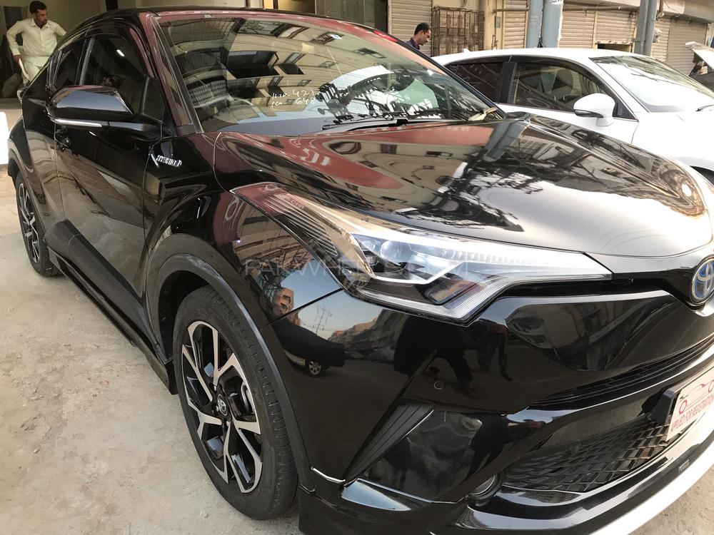 Toyota C-HR 2017 for Sale in Karachi Toyota C-HR 2017 for Sale in Karachi Image-2