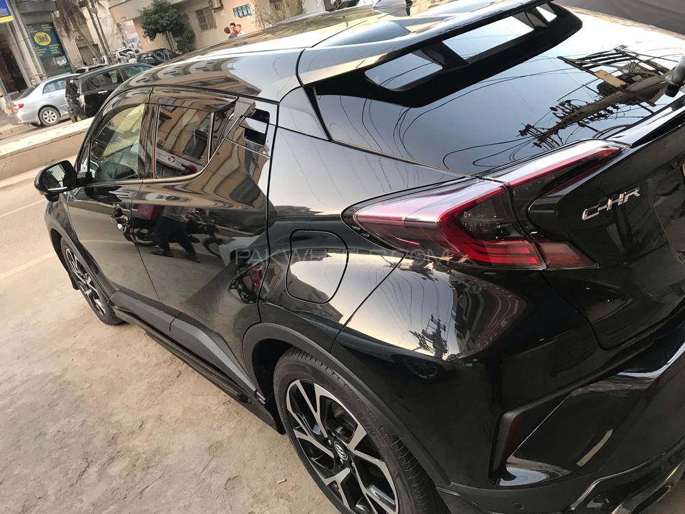 Toyota C-HR 2017 for Sale in Karachi Toyota C-HR 2017 for Sale in Karachi Image-10