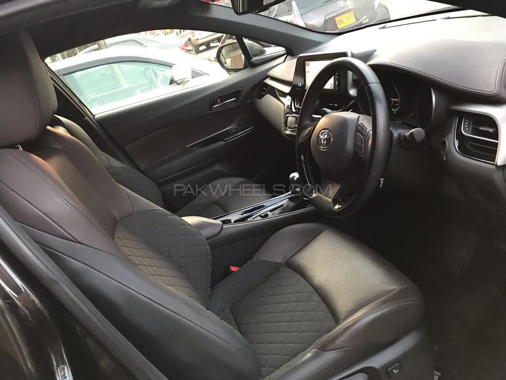Toyota C-HR 2017 for Sale in Karachi Toyota C-HR 2017 for Sale in Karachi Image-18