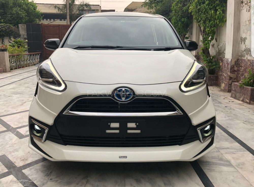 Toyota Sienta 2017 for Sale in Islamabad Image-1
