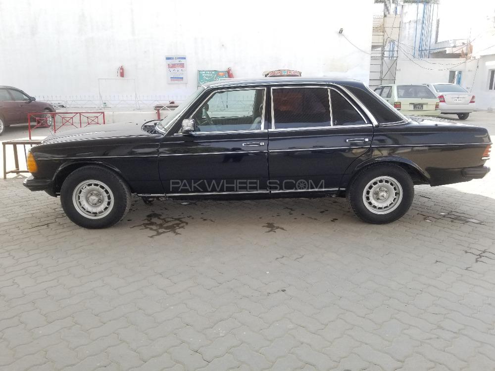 Mercedes Benz 200 D 1982 for Sale in Swabi Mercedes Benz 200 D 1982 for Sale in Swabi Image-3