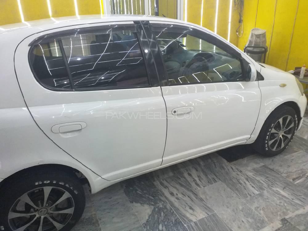 Toyota Vitz 2000 for Sale in Islamabad Image-1