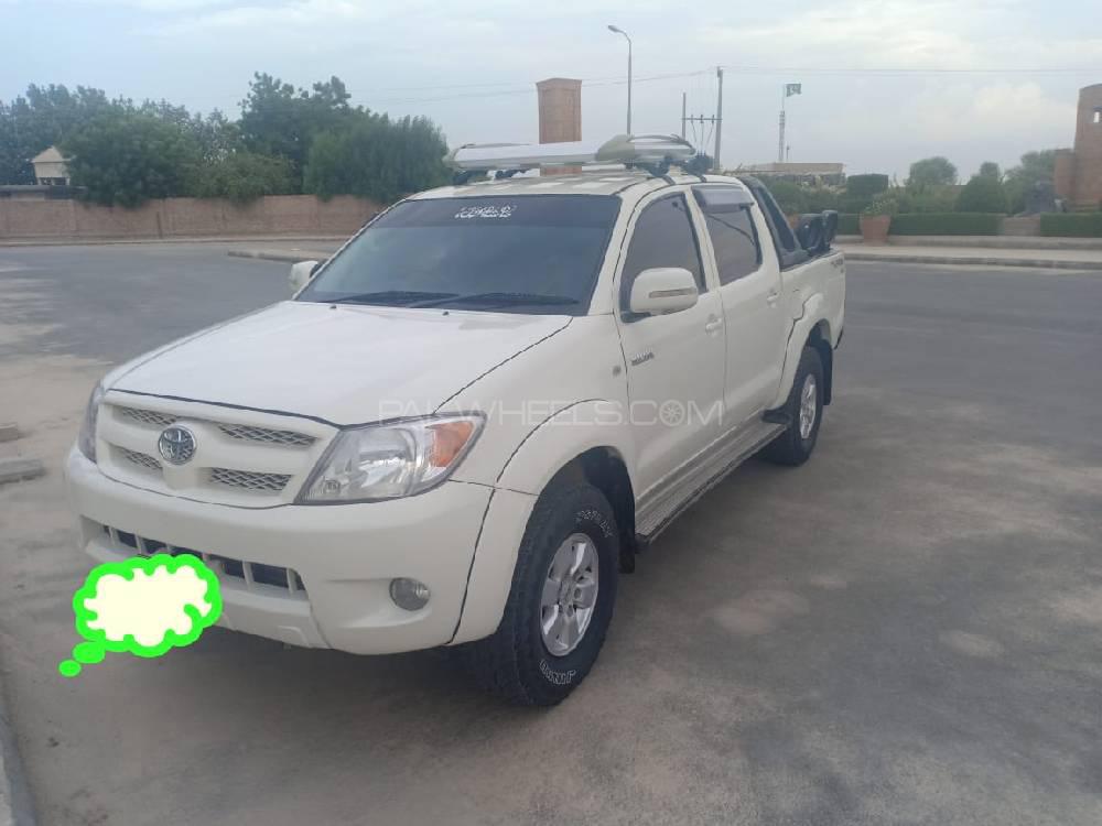 Toyota Hilux 2011 for Sale in Sadiqabad Image-1
