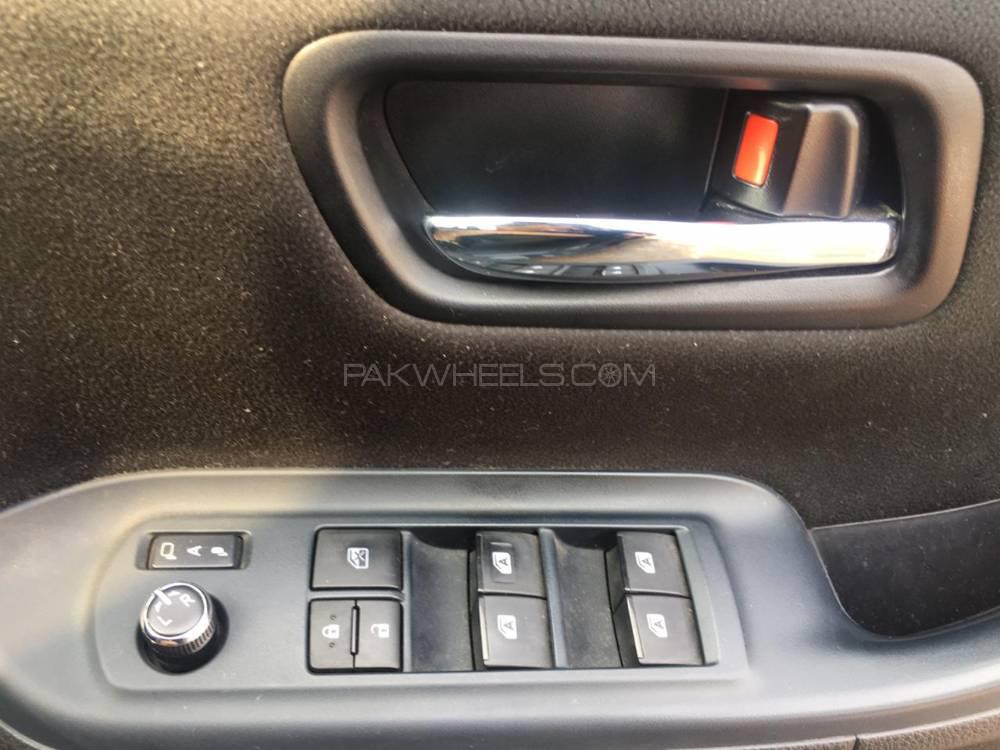 Toyota Voxy 2014 for Sale in Lahore Toyota Voxy 2014 for Sale in Lahore Image-12