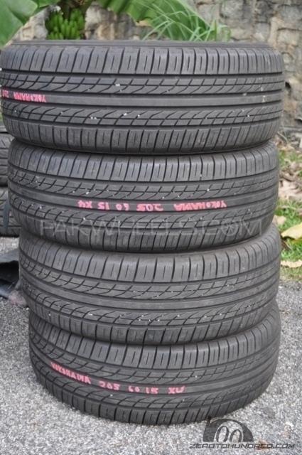 yokohama tyres set 195/65r15 9/10 no fault Image-1