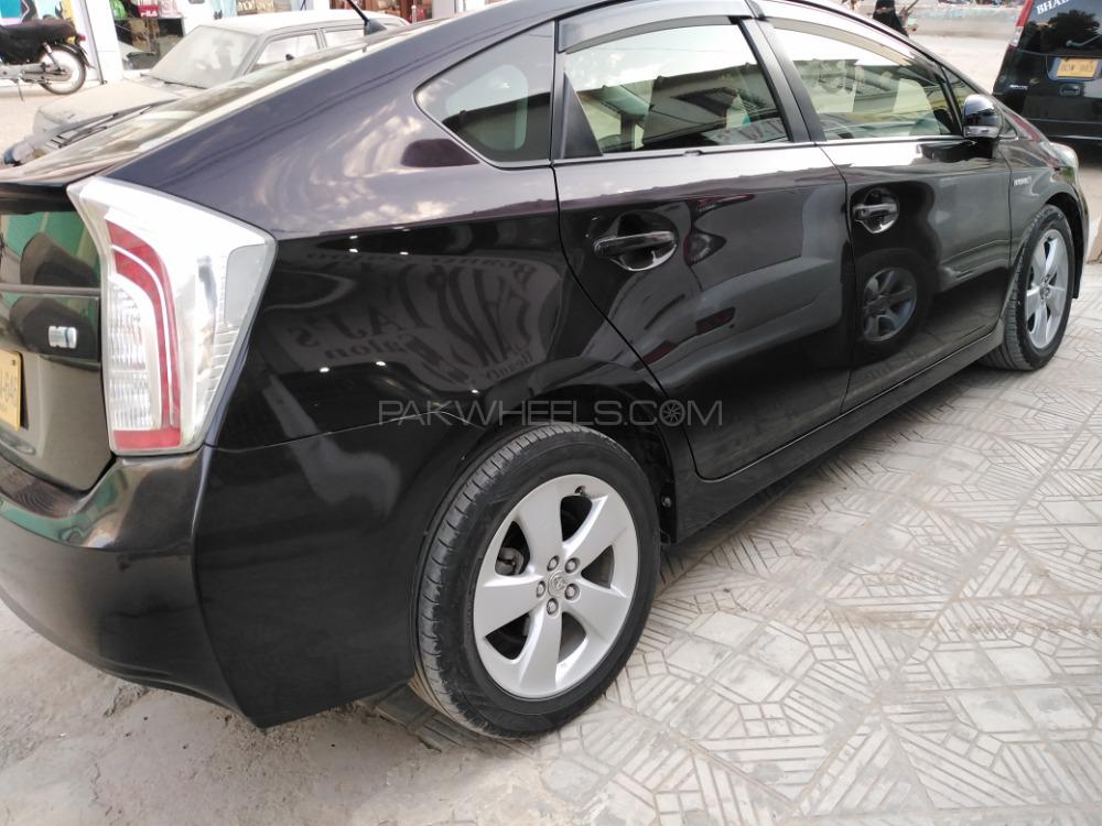 Toyota Prius 2014 for Sale in Karachi Toyota Prius 2014 for Sale in Karachi Image-2