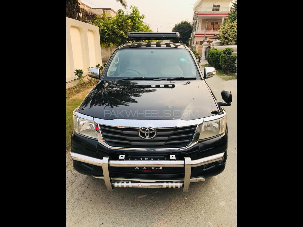 Toyota Hilux 2016 for Sale in Lahore Toyota Hilux 2016 for Sale in Lahore Image-3
