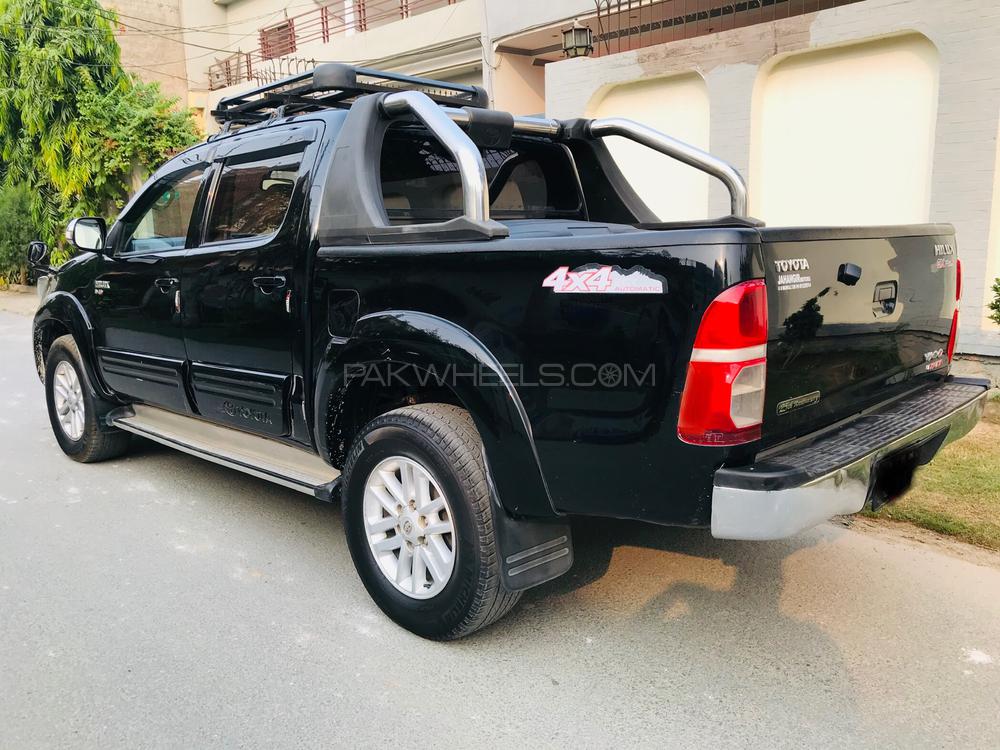 Toyota Hilux 2016 for Sale in Lahore Toyota Hilux 2016 for Sale in Lahore Image-8