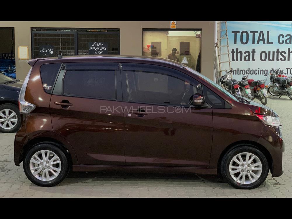 Nissan Dayz Highway Star 2015 for Sale in Sialkot Nissan Dayz Highway Star 2015 for Sale in Sialkot Image-4
