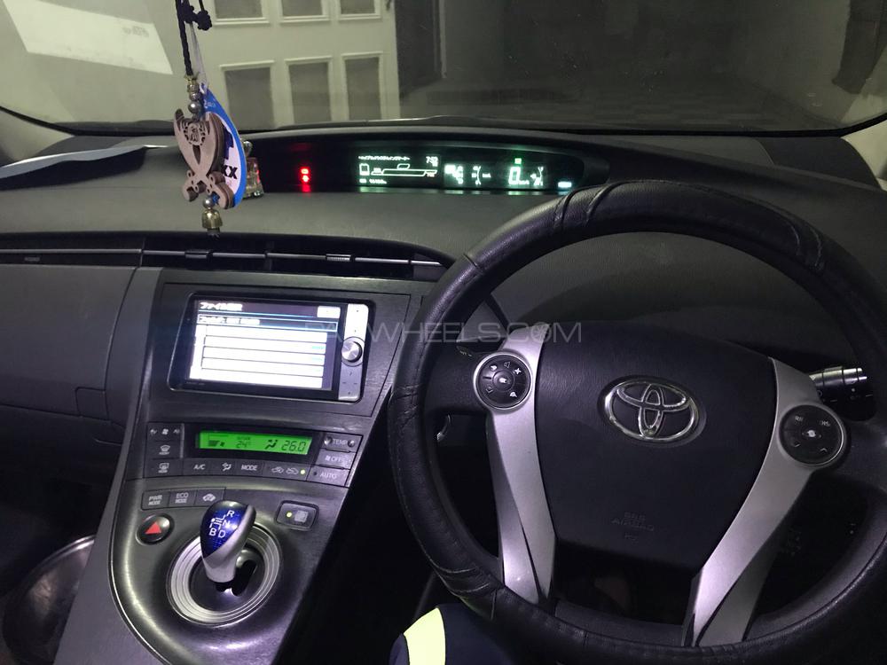 Toyota Prius 2011 for Sale in Lahore Toyota Prius 2011 for Sale in Lahore Image-8